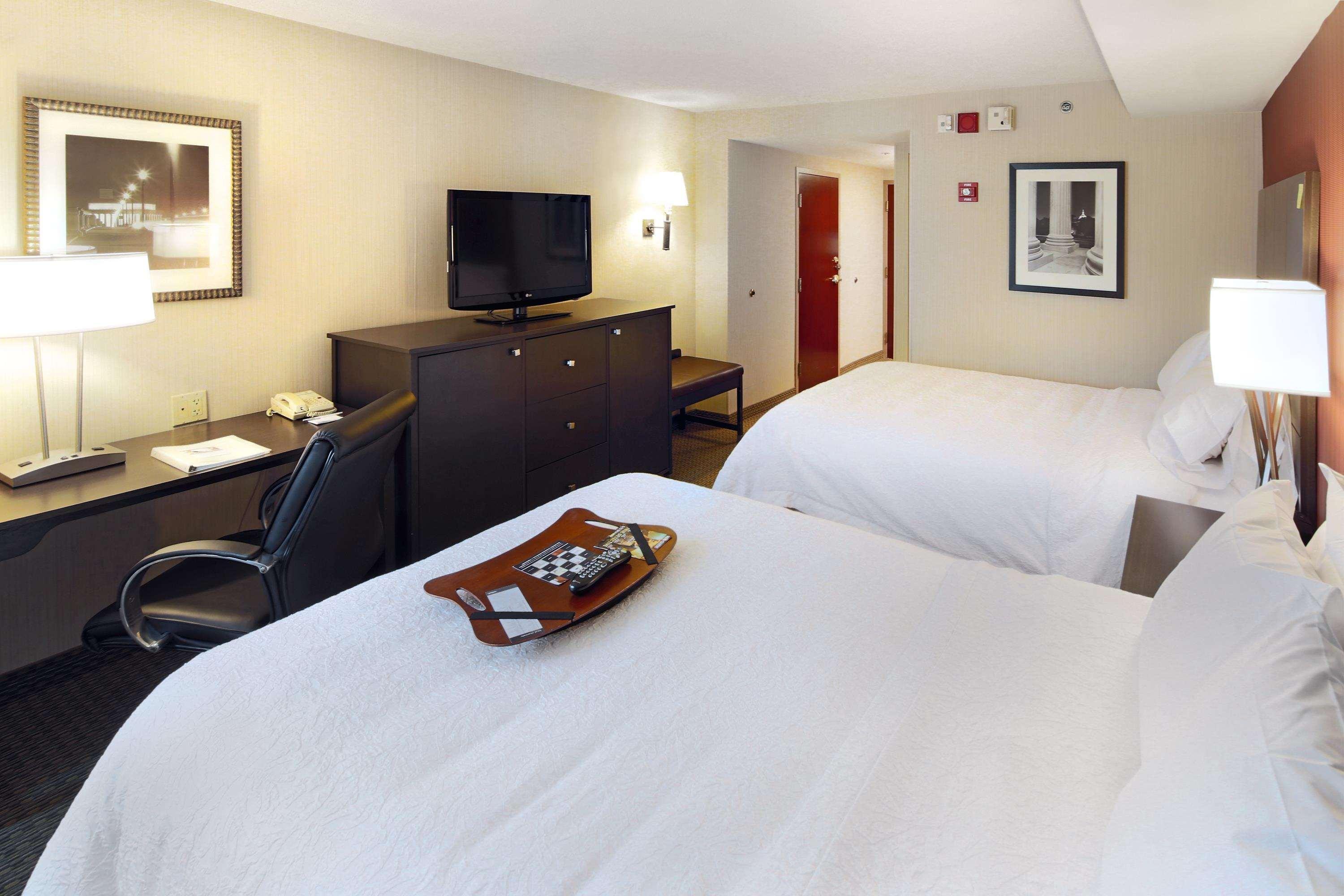 Hampton Inn & Suites Arlington Crystal City Dca Екстер'єр фото